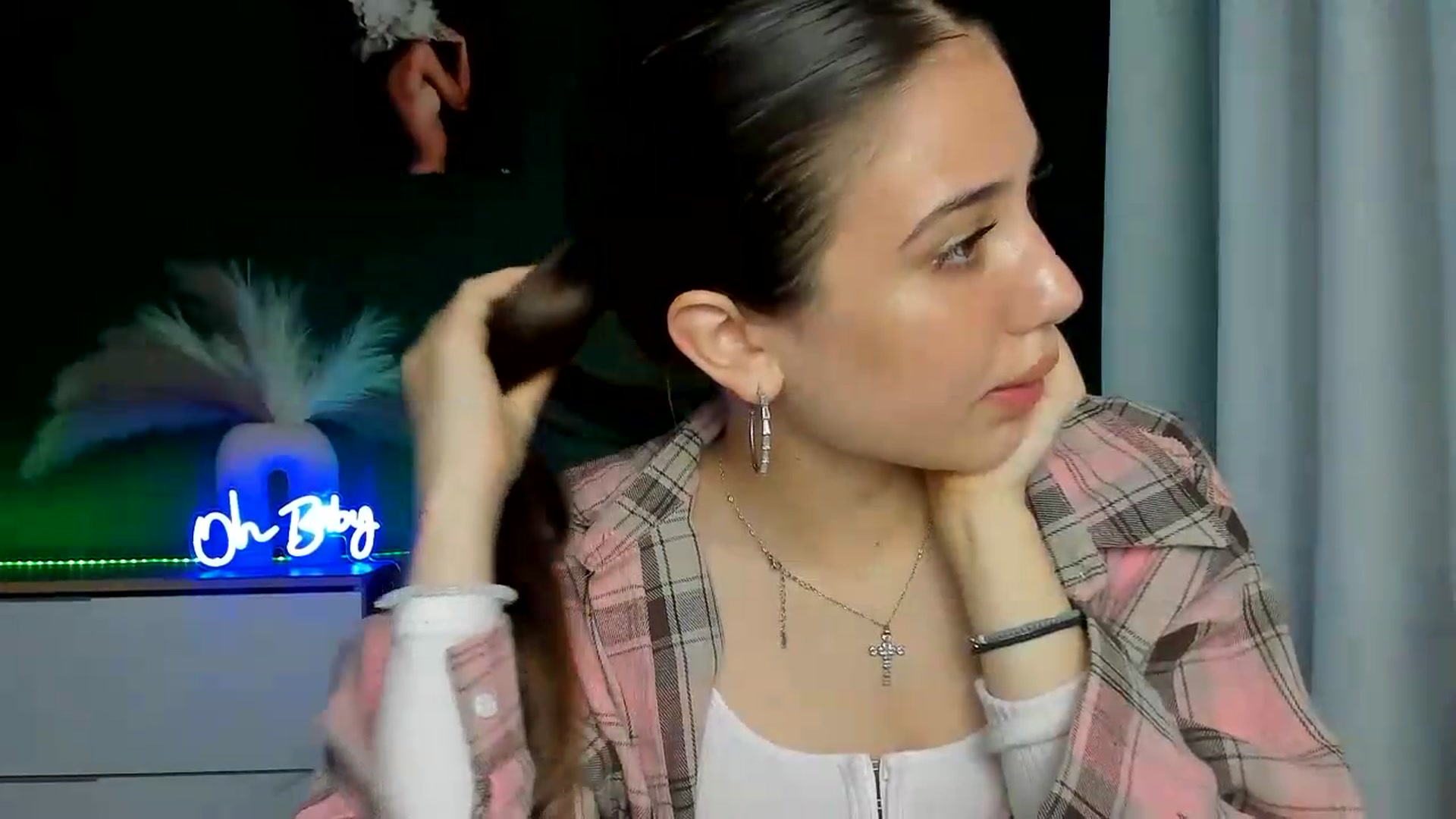 Gallery image thumbnail from AlexaPirs's myfreecams stream on, 05/21/2026, 15:54 image 9 of 20