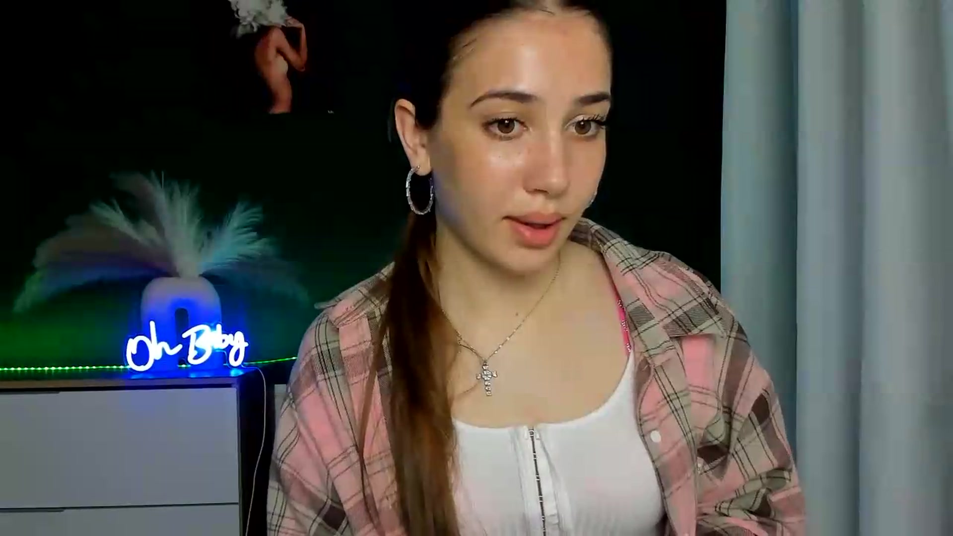 Gallery image thumbnail from AlexaPirs's myfreecams stream on, 05/21/2026, 15:54 image 18 of 20