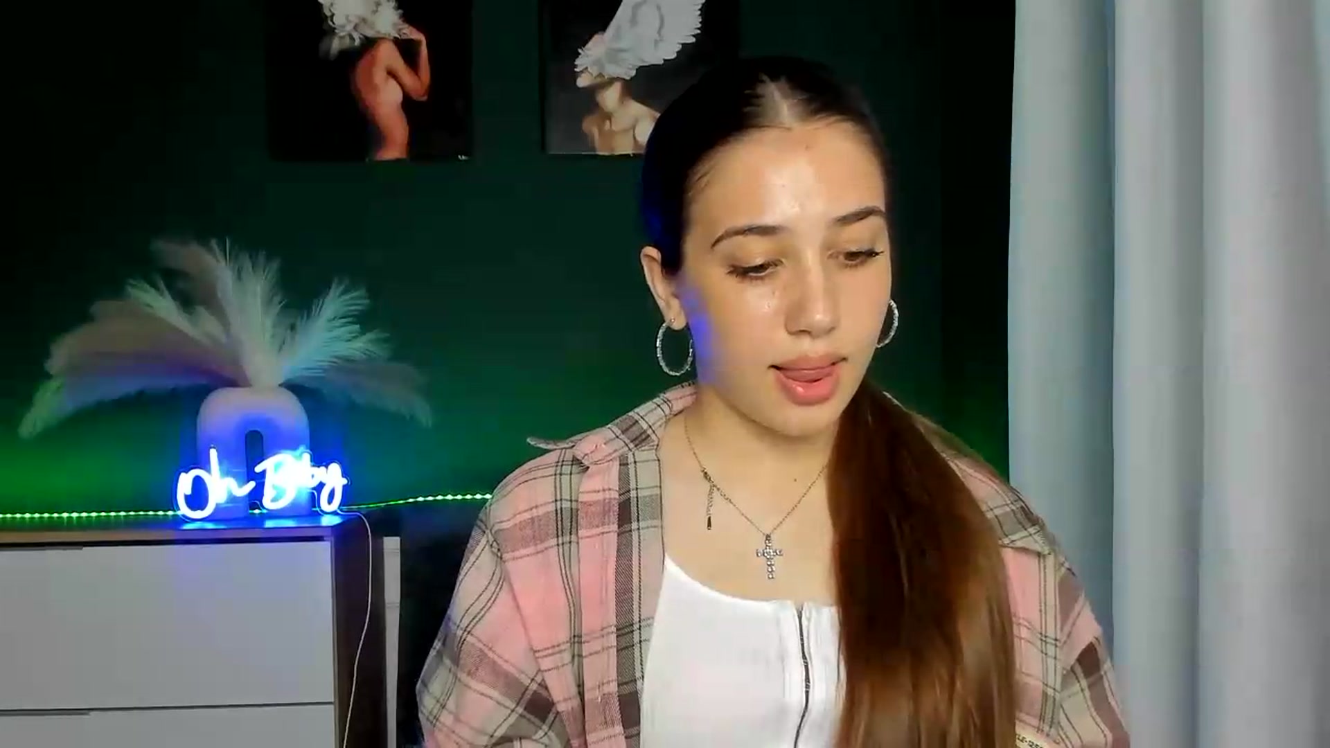 Gallery image thumbnail from AlexaPirs's myfreecams stream on, 05/21/2026, 15:54 image 10 of 20