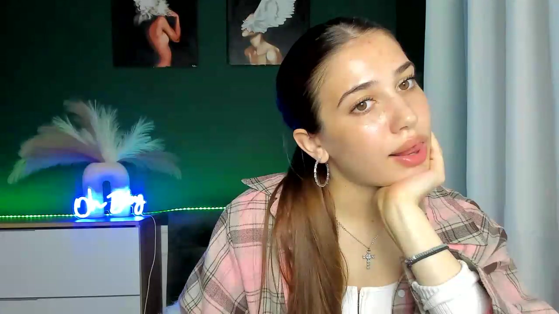 Gallery image thumbnail from AlexaPirs's myfreecams stream on, 05/21/2026, 15:54 image 7 of 20