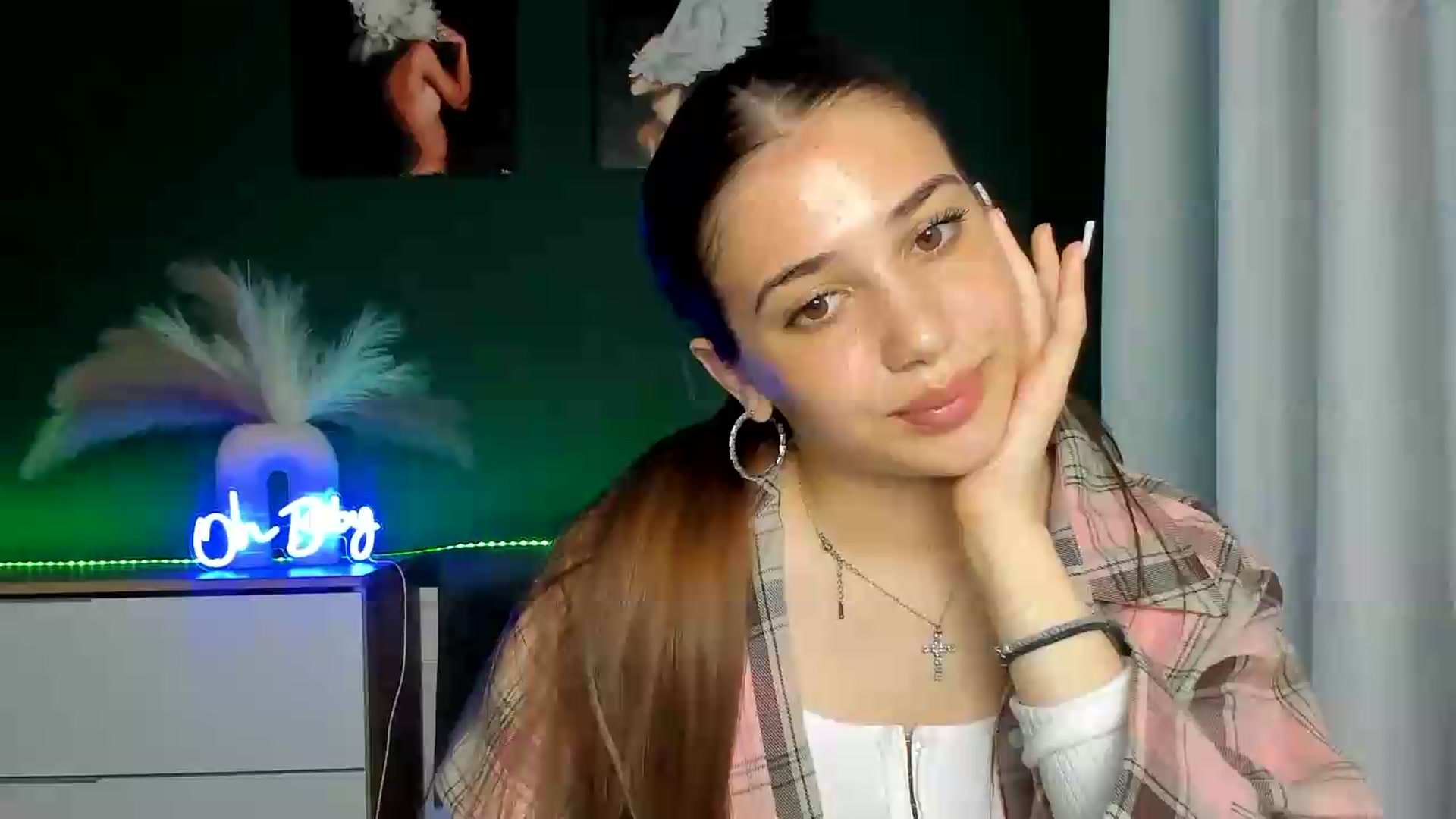 Gallery image thumbnail from AlexaPirs's myfreecams stream on, 05/21/2026, 15:54 image 8 of 20