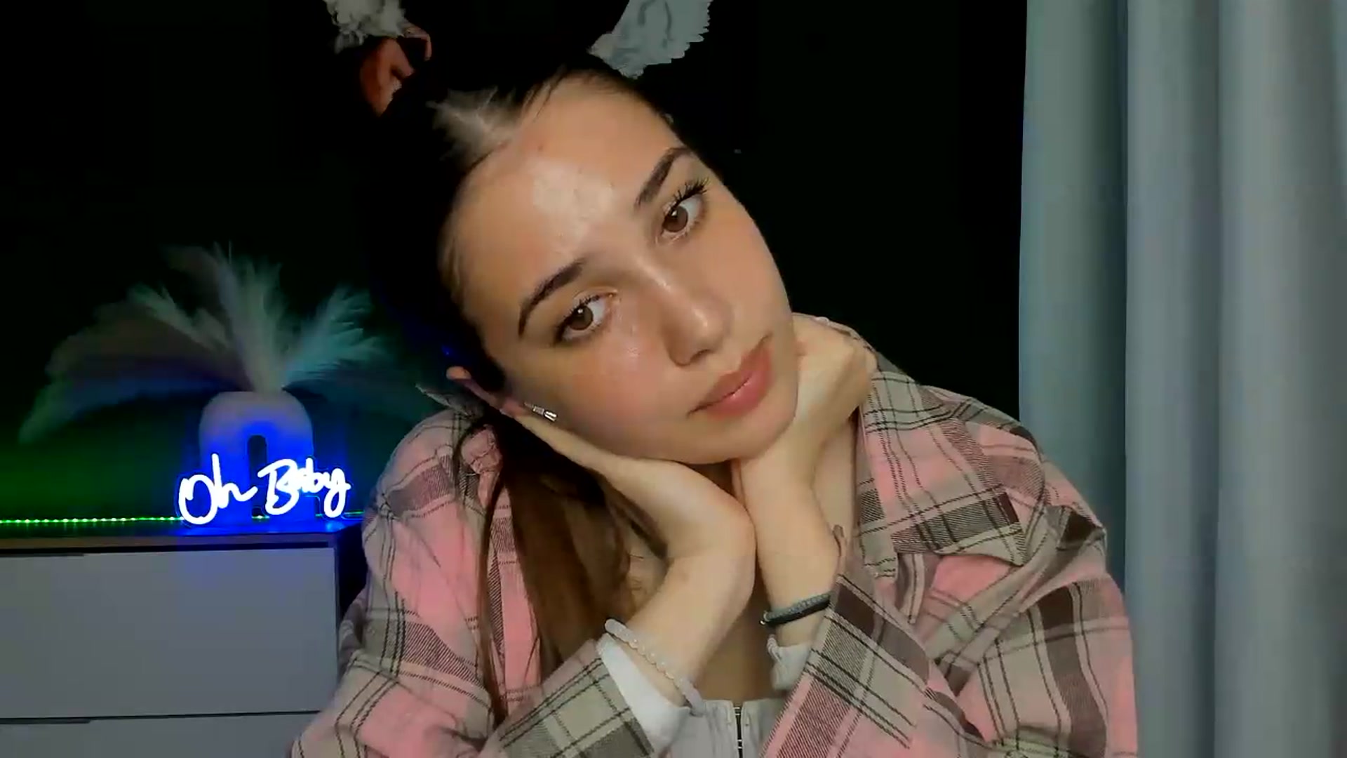Gallery image thumbnail from AlexaPirs's myfreecams stream on, 05/21/2026, 15:54 image 17 of 20