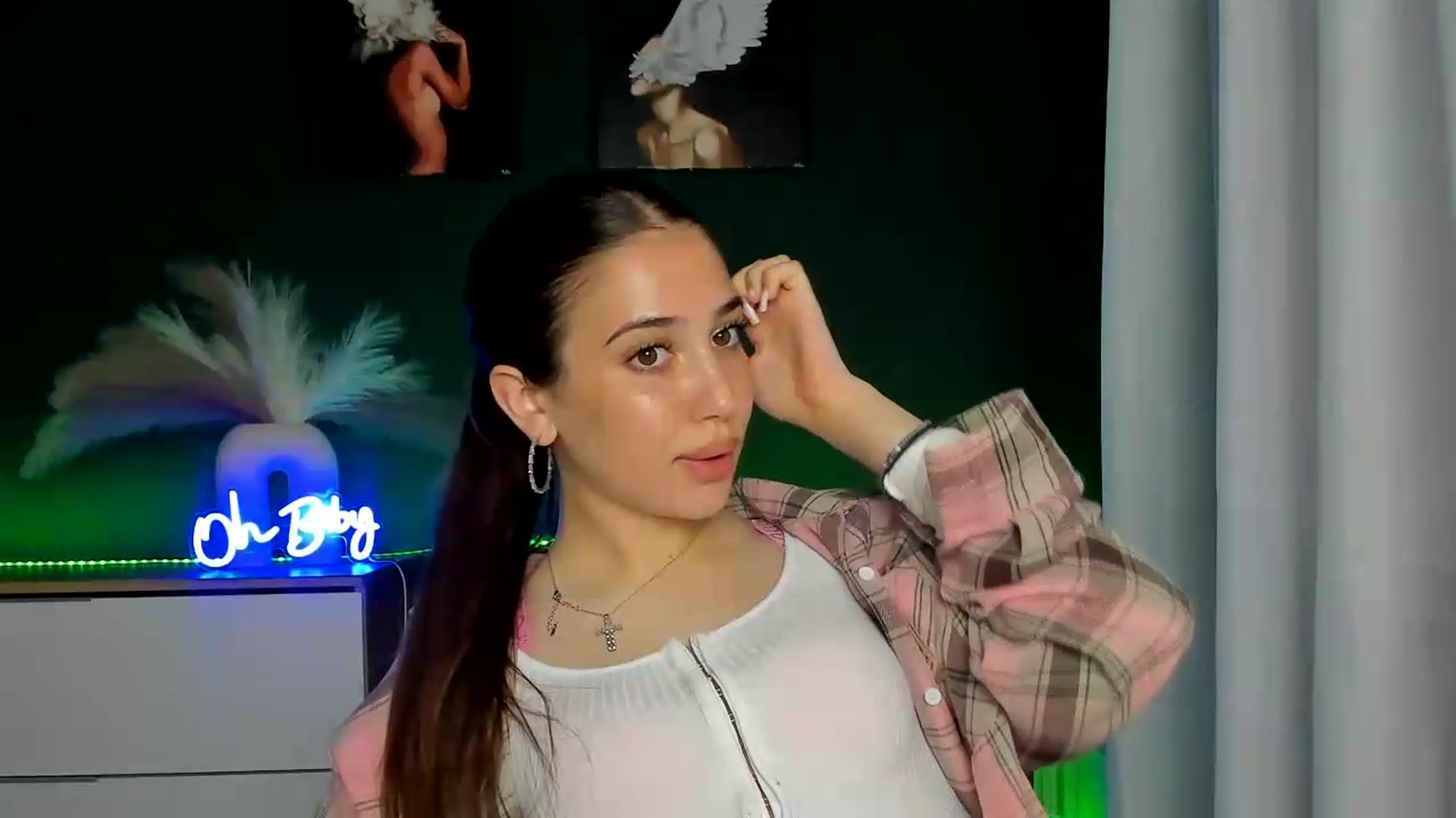 Gallery image thumbnail from AlexaPirs's myfreecams stream on, 05/21/2026, 15:54 image 11 of 20