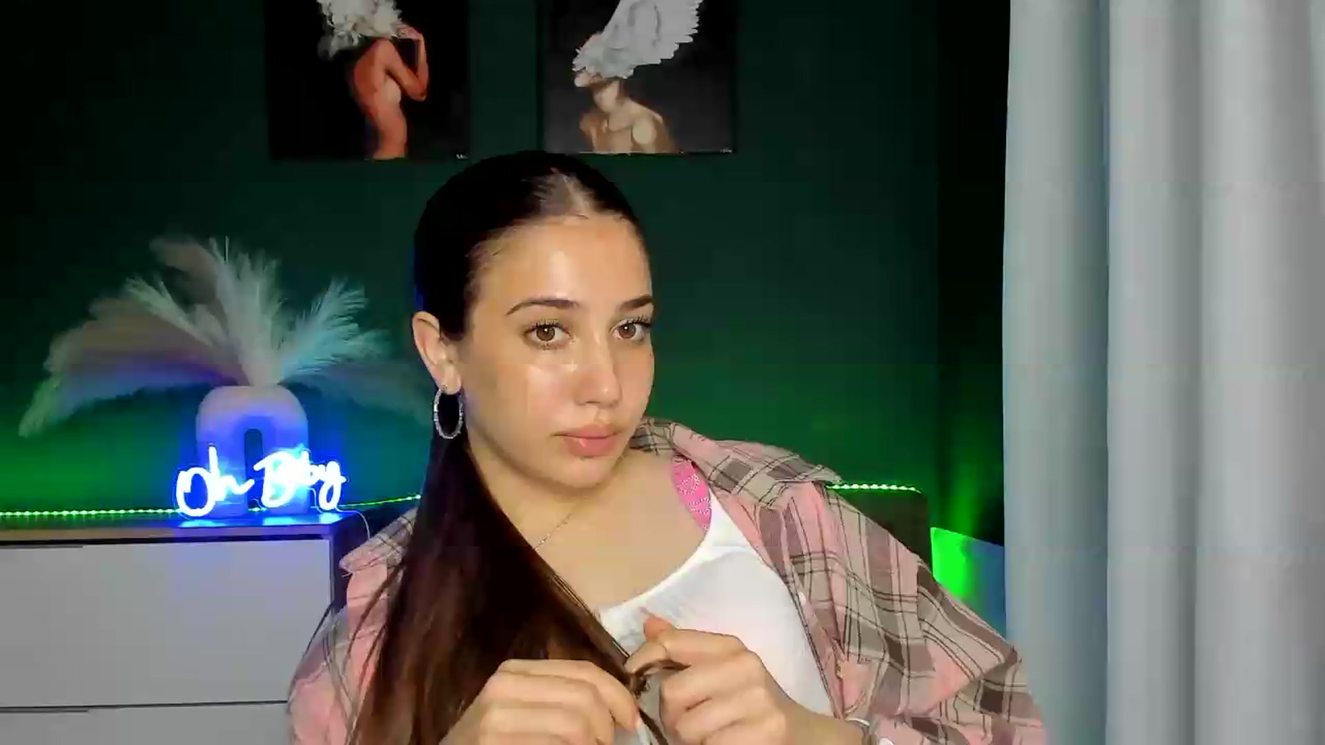 Gallery image thumbnail from AlexaPirs's myfreecams stream on, 05/21/2026, 15:54 image 13 of 20