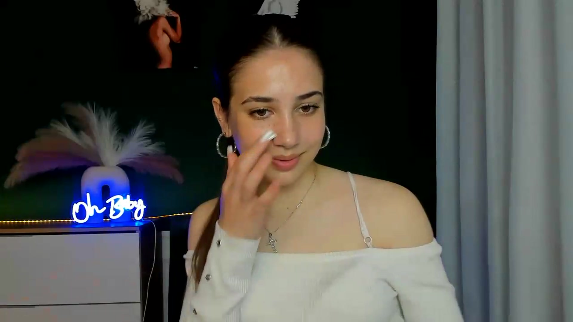 Gallery image thumbnail from AlexaPirs's myfreecams stream on, 05/22/2026, 13:36 image 11 of 20
