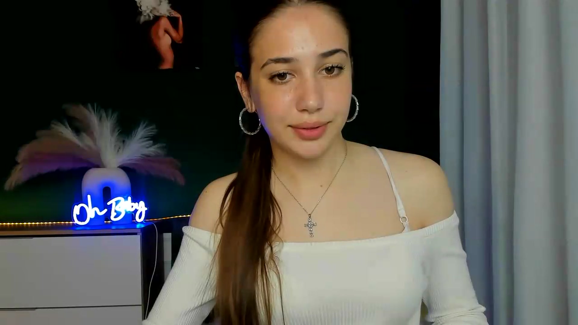 Gallery image thumbnail from AlexaPirs's myfreecams stream on, 05/22/2026, 13:36 image 4 of 20