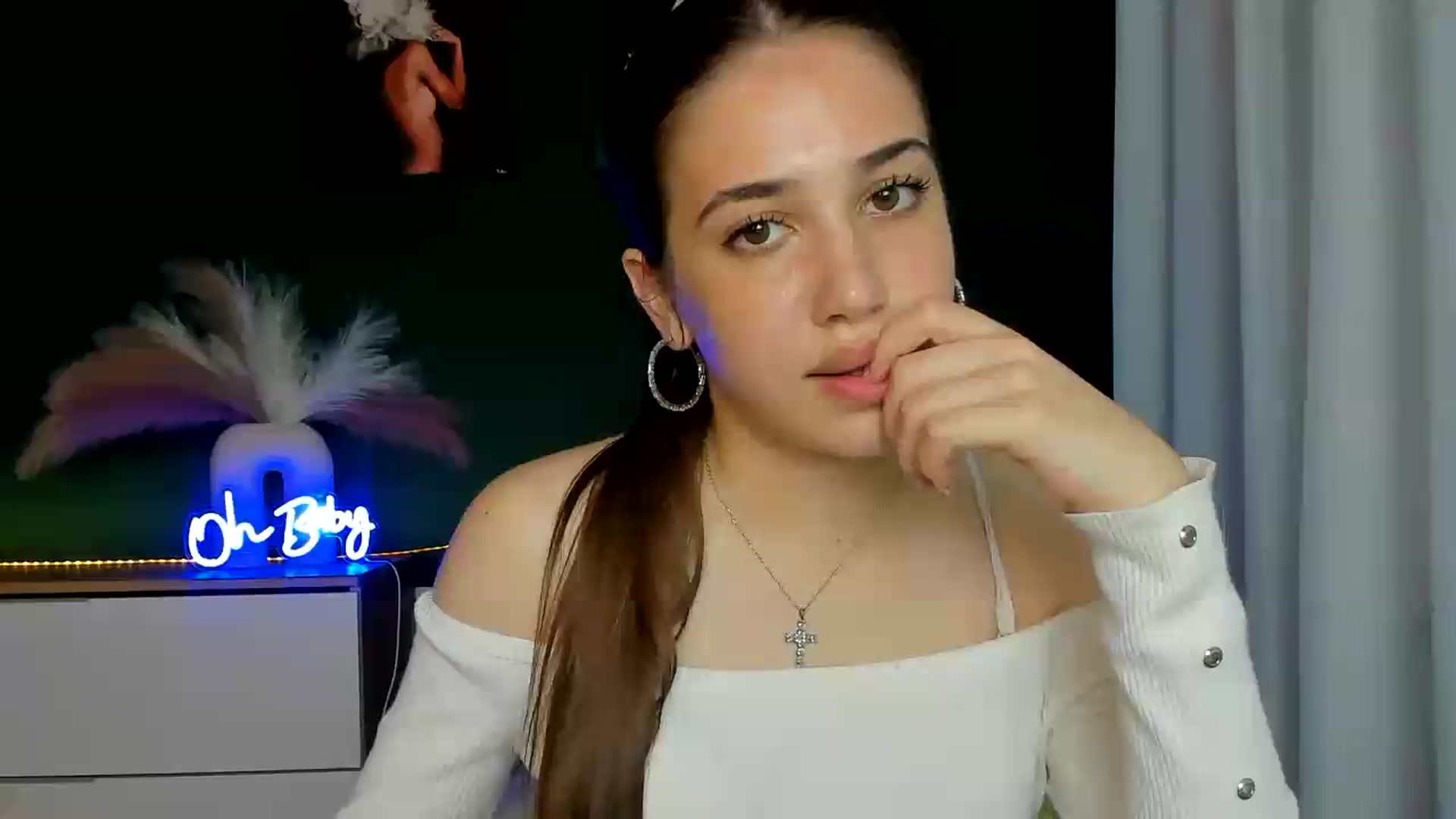 Gallery image thumbnail from AlexaPirs's myfreecams stream on, 05/22/2026, 13:36 image 1 of 20