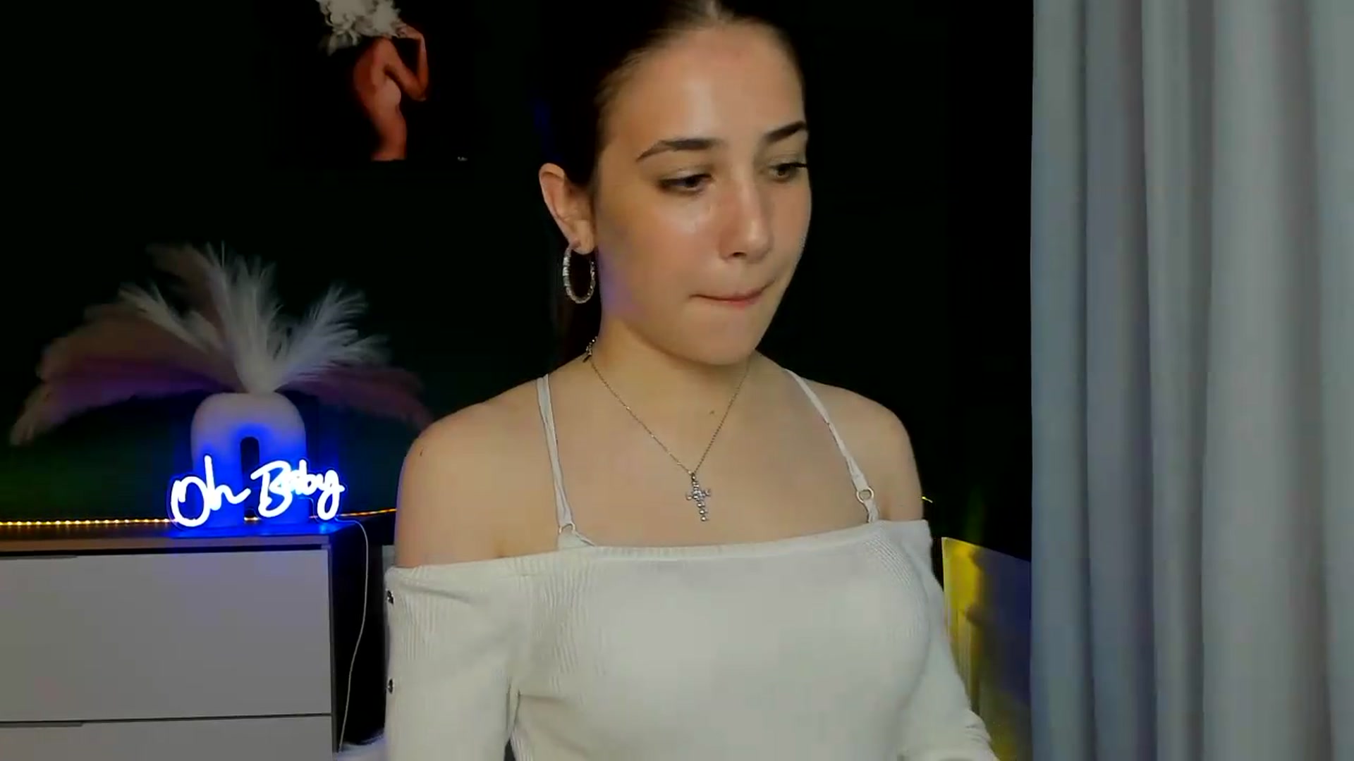 Gallery image thumbnail from AlexaPirs's myfreecams stream on, 05/22/2026, 13:36 image 17 of 20
