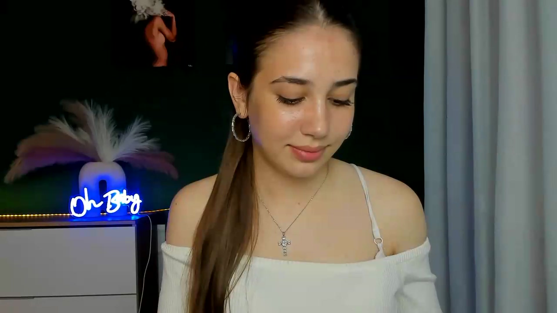 Gallery image thumbnail from AlexaPirs's myfreecams stream on, 05/22/2026, 13:36 image 12 of 20