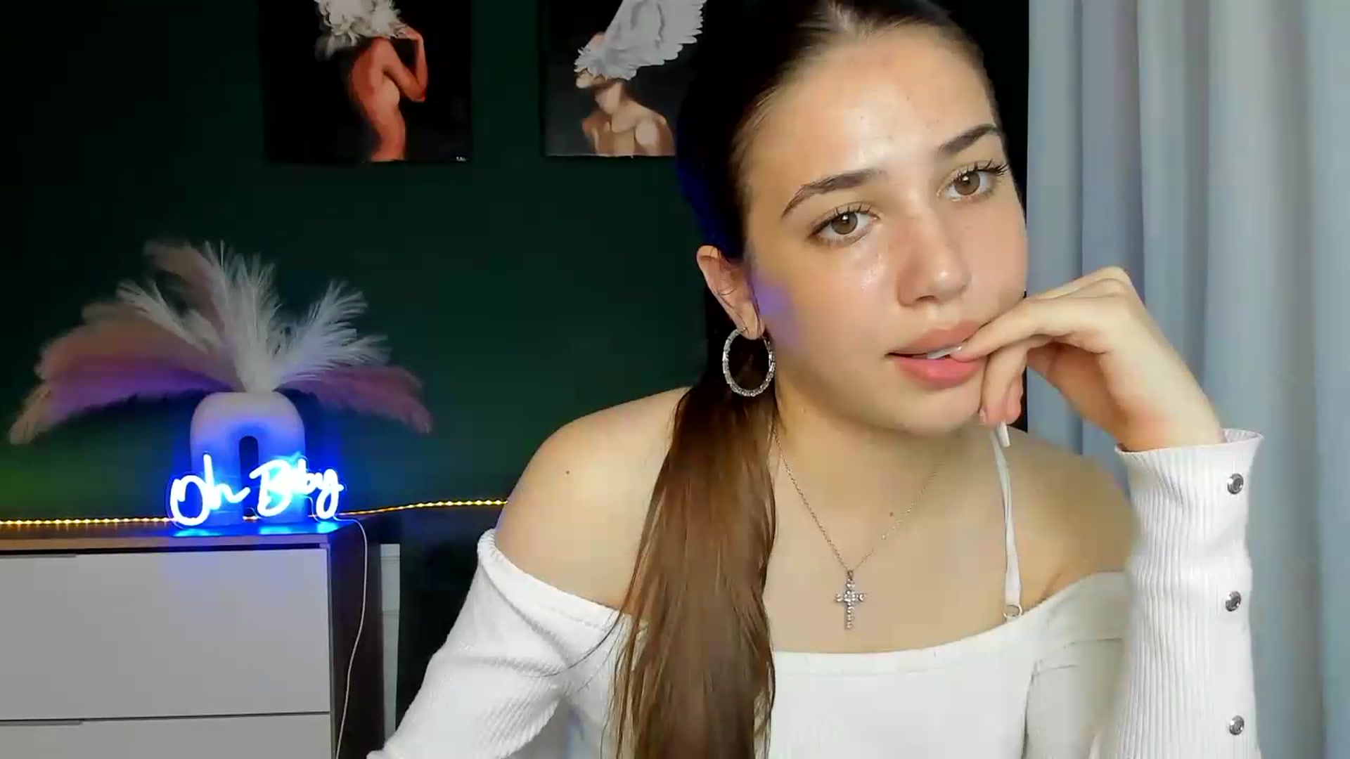 Gallery image thumbnail from AlexaPirs's myfreecams stream on, 05/22/2026, 13:36 image 2 of 20