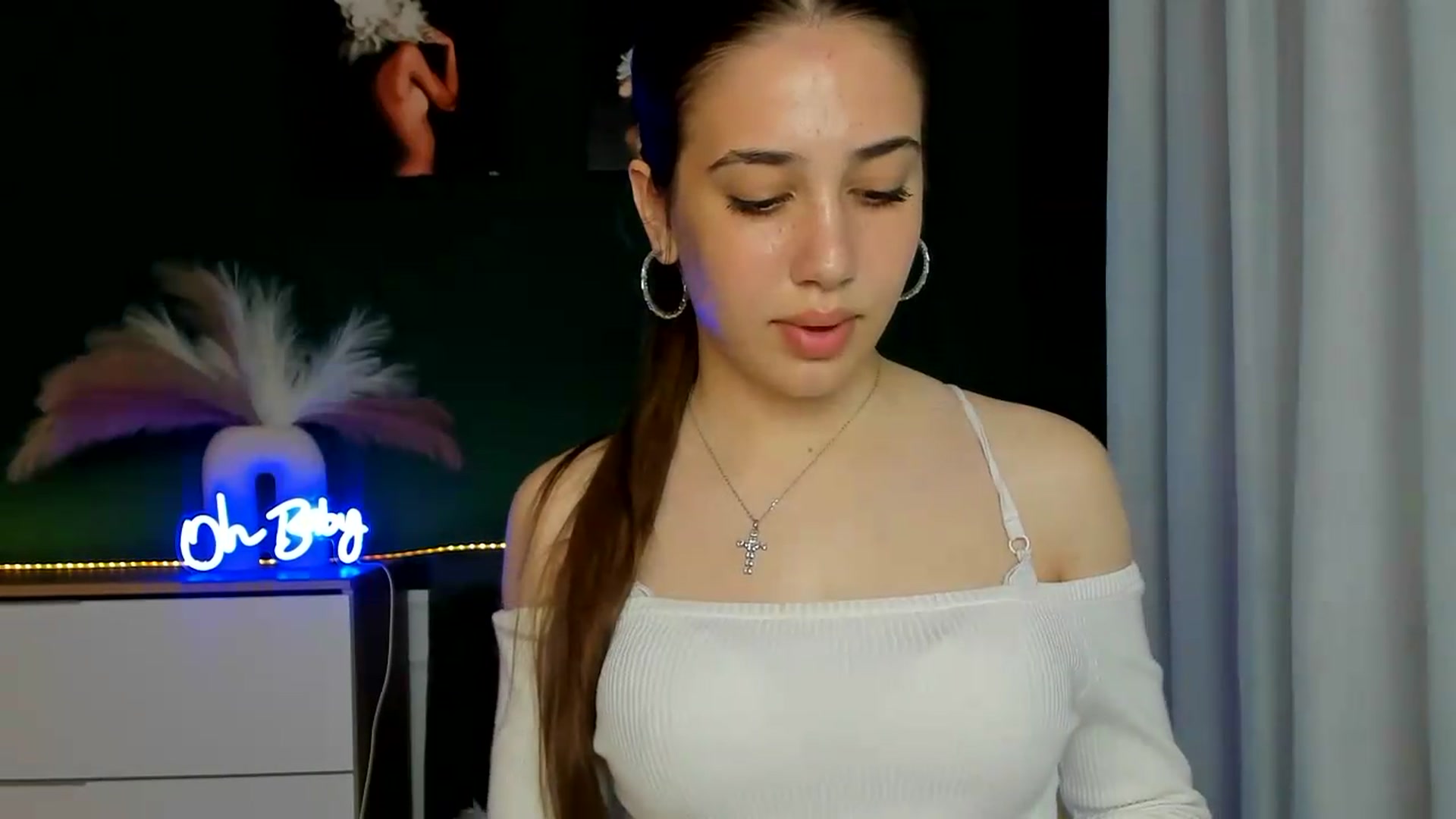 Gallery image thumbnail from AlexaPirs's myfreecams stream on, 05/22/2026, 13:36 image 19 of 20