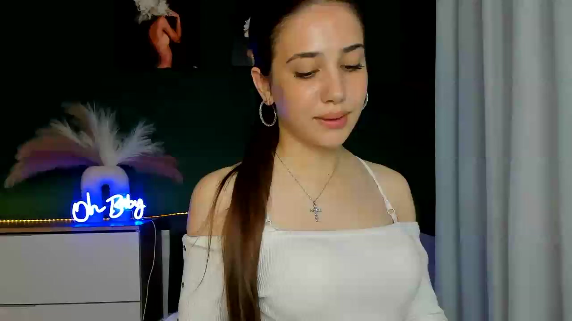 Gallery image thumbnail from AlexaPirs's myfreecams stream on, 05/22/2026, 13:36 image 18 of 20