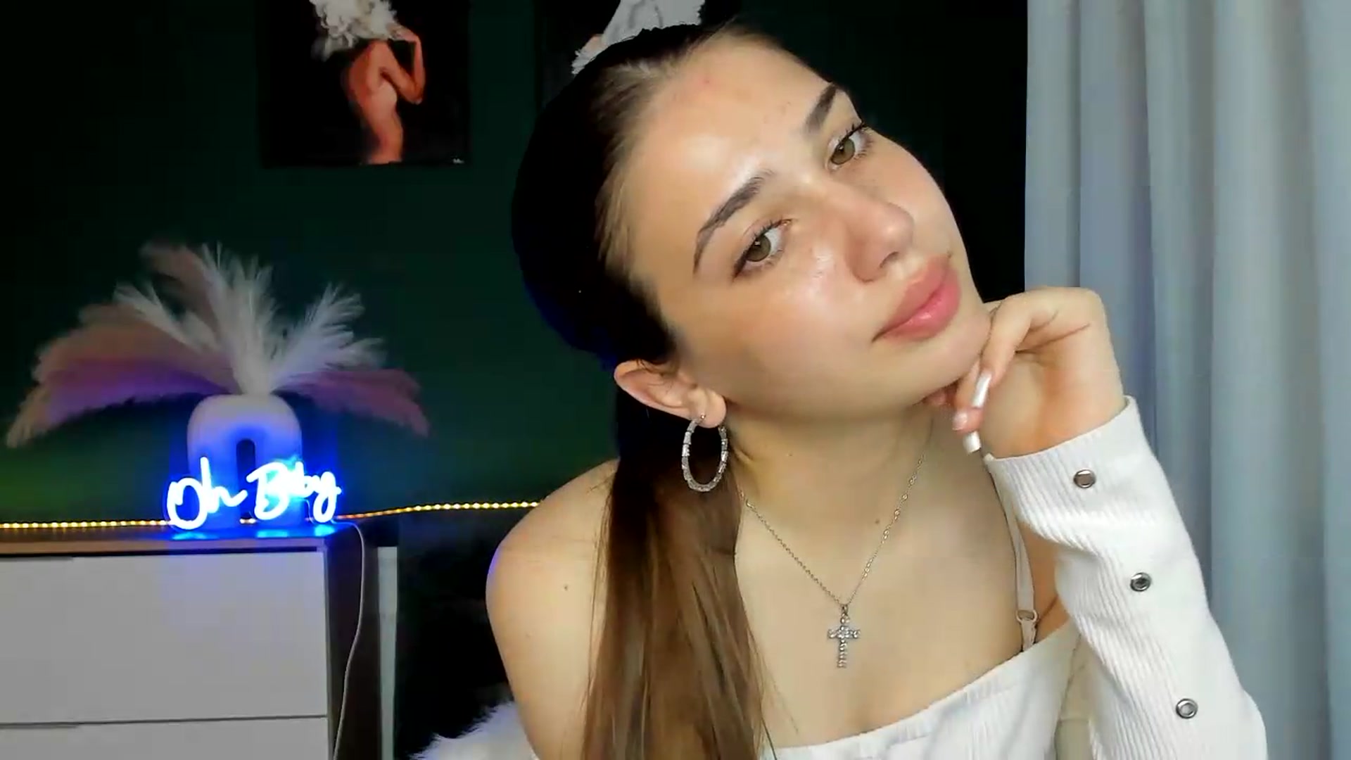 Gallery image thumbnail from AlexaPirs's myfreecams stream on, 05/22/2026, 14:44 image 9 of 20