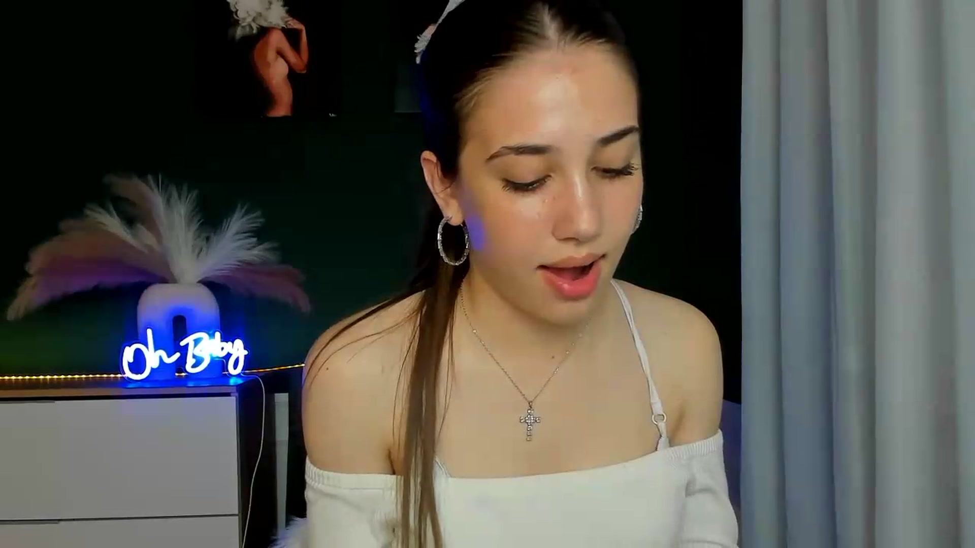 Gallery image thumbnail from AlexaPirs's myfreecams stream on, 05/22/2026, 14:44 image 15 of 20