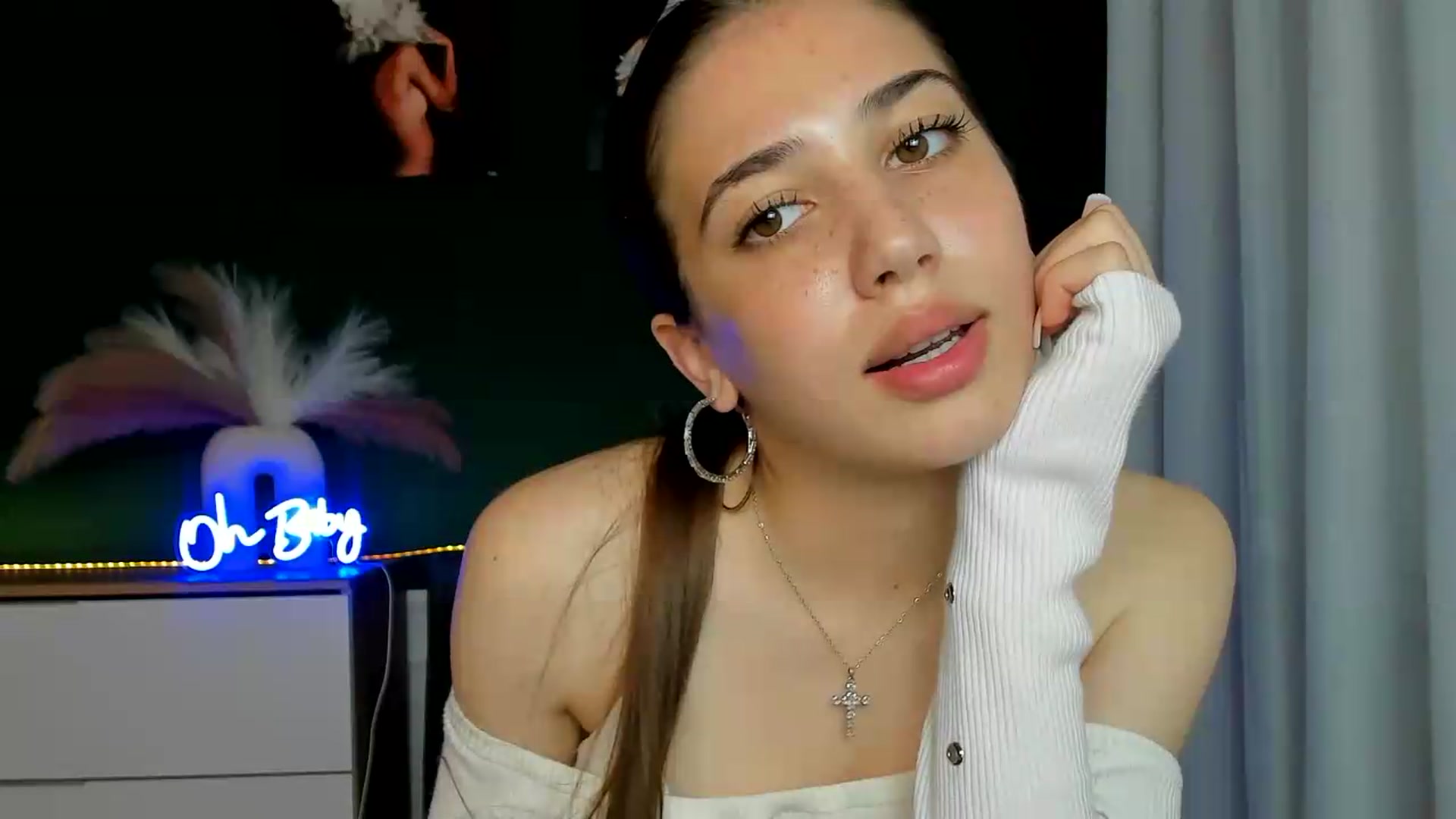 Gallery image thumbnail from AlexaPirs's myfreecams stream on, 05/22/2026, 14:44 image 6 of 20
