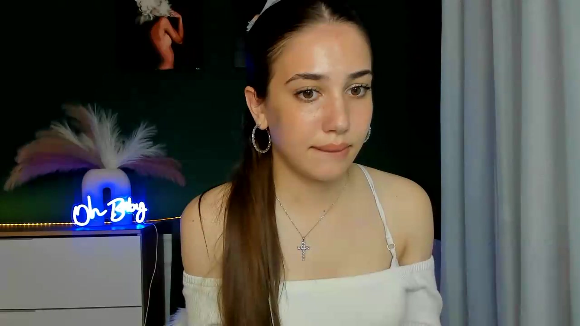 Gallery image thumbnail from AlexaPirs's myfreecams stream on, 05/22/2026, 14:44 image 17 of 20