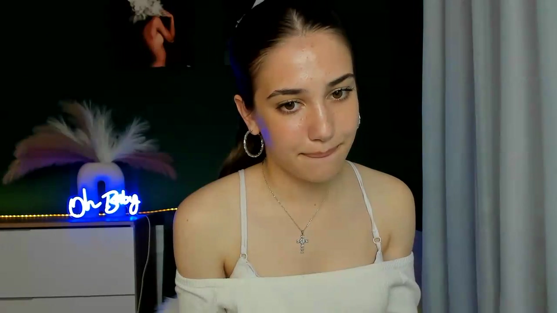 Gallery image thumbnail from AlexaPirs's myfreecams stream on, 05/22/2026, 14:44 image 18 of 20