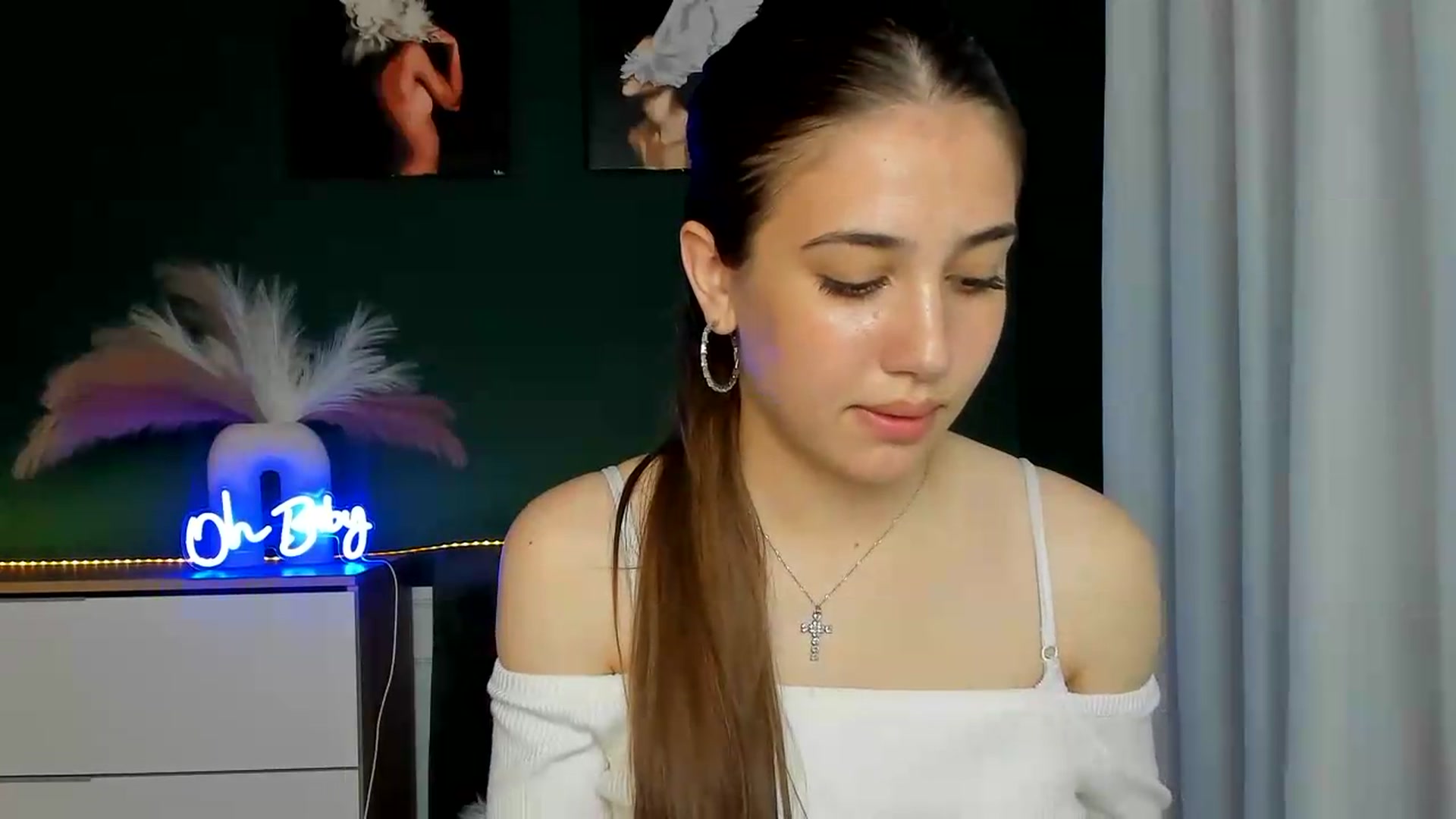 Gallery image thumbnail from AlexaPirs's myfreecams stream on, 05/22/2026, 15:54 image 15 of 20