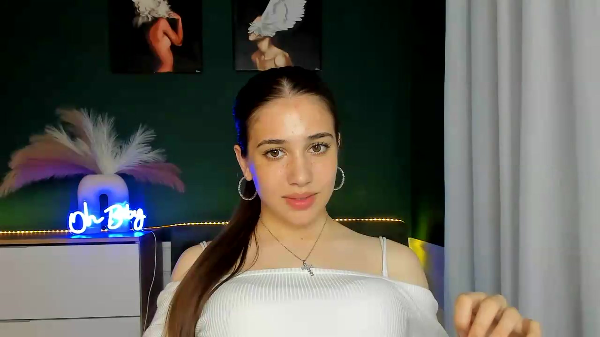 Gallery image thumbnail from AlexaPirs's myfreecams stream on, 05/22/2026, 16:47 image 16 of 20