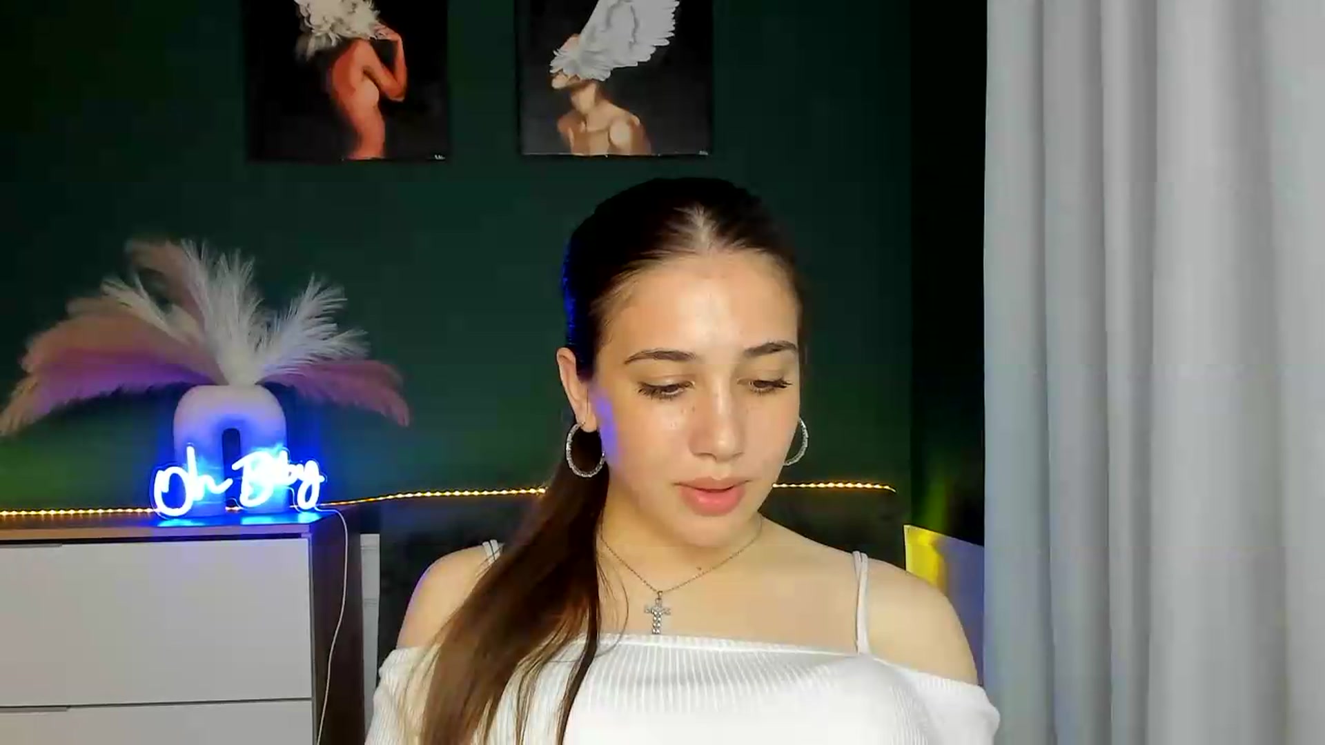 Gallery image thumbnail from AlexaPirs's myfreecams stream on, 05/22/2026, 16:47 image 11 of 20