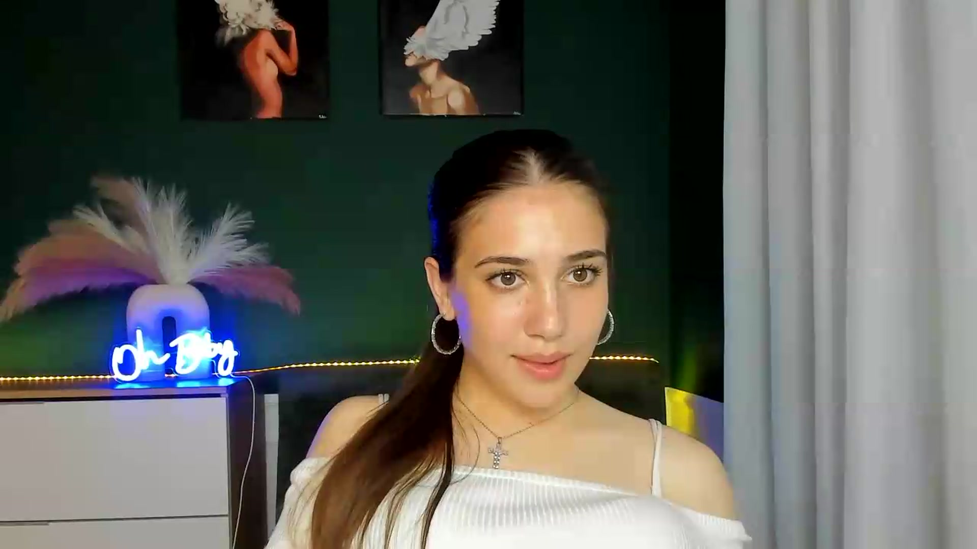 Gallery image thumbnail from AlexaPirs's myfreecams stream on, 05/22/2026, 16:47 image 13 of 20