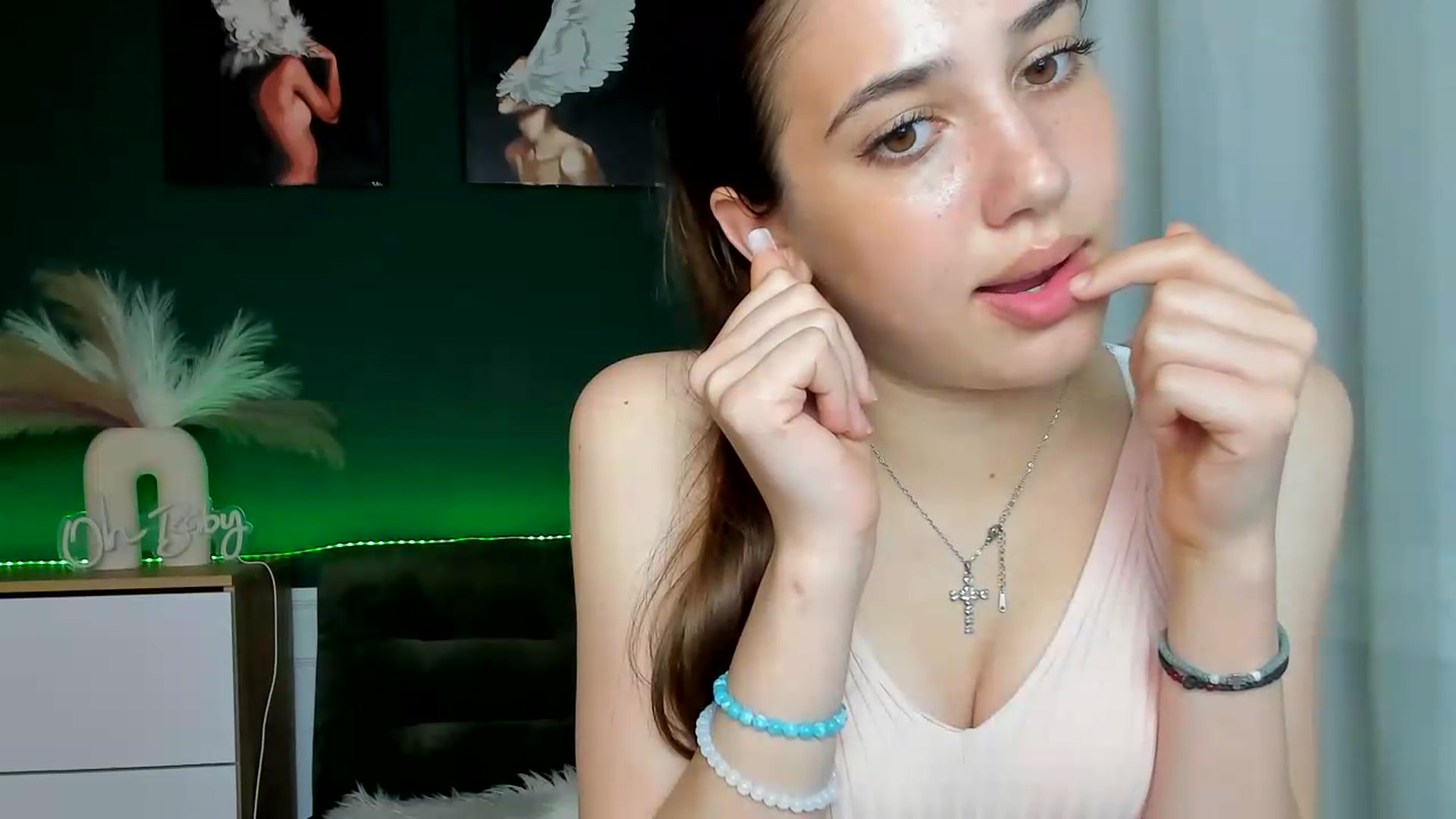 Gallery image thumbnail from AlexaPirs's myfreecams stream on, 05/27/2026, 16:56 image 11 of 20