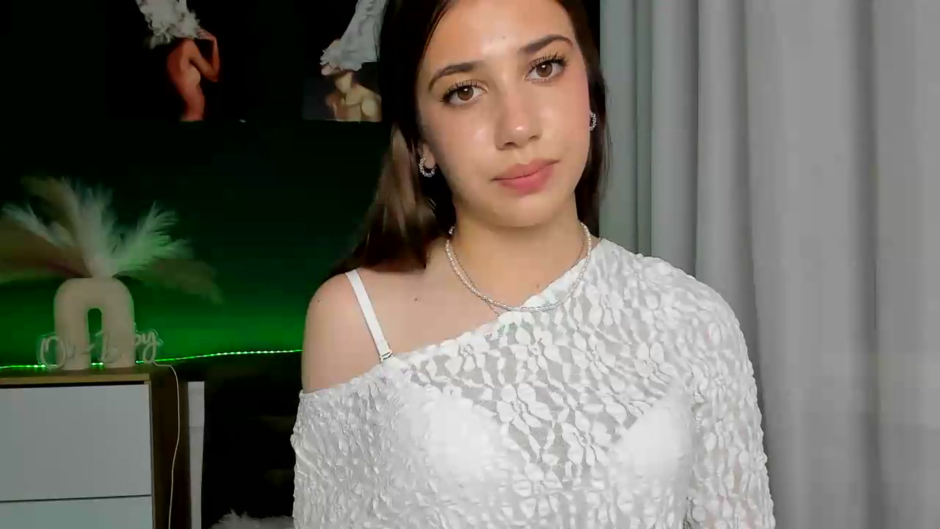 Gallery image thumbnail from AlexaPirs's myfreecams stream on, 05/28/2026, 16:59 image 5 of 20