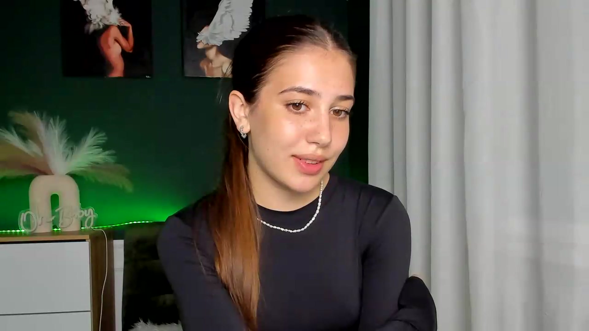 Gallery image thumbnail from AlexaPirs's myfreecams stream on, 05/29/2026, 17:01 image 2 of 20