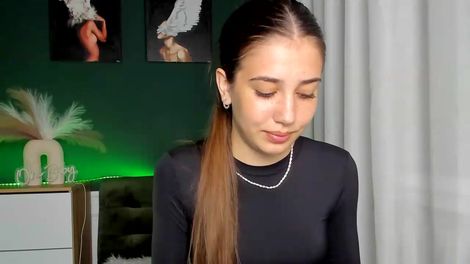 Gallery image thumbnail from AlexaPirs's myfreecams stream on, 05/29/2026, 17:01 image 5 of 20