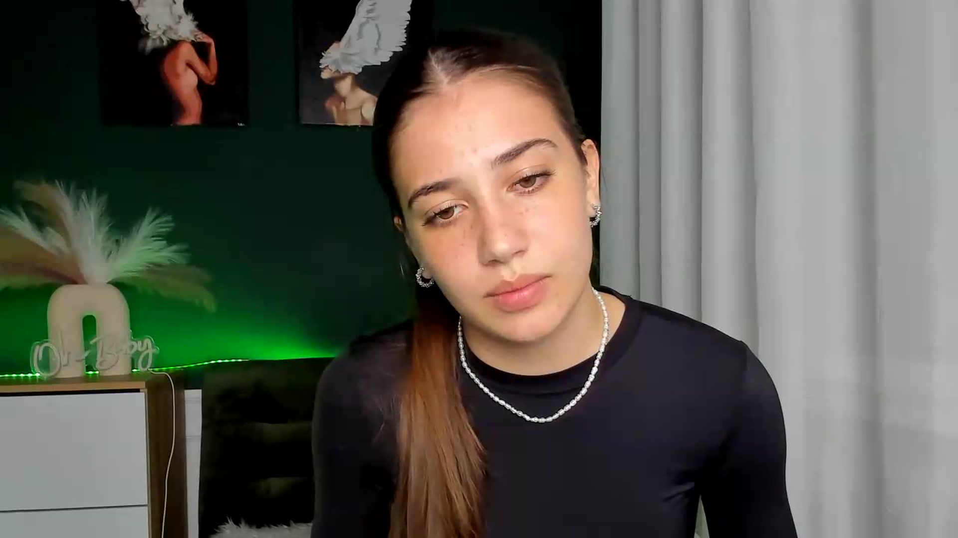 Gallery image thumbnail from AlexaPirs's myfreecams stream on, 05/29/2026, 17:01 image 11 of 20
