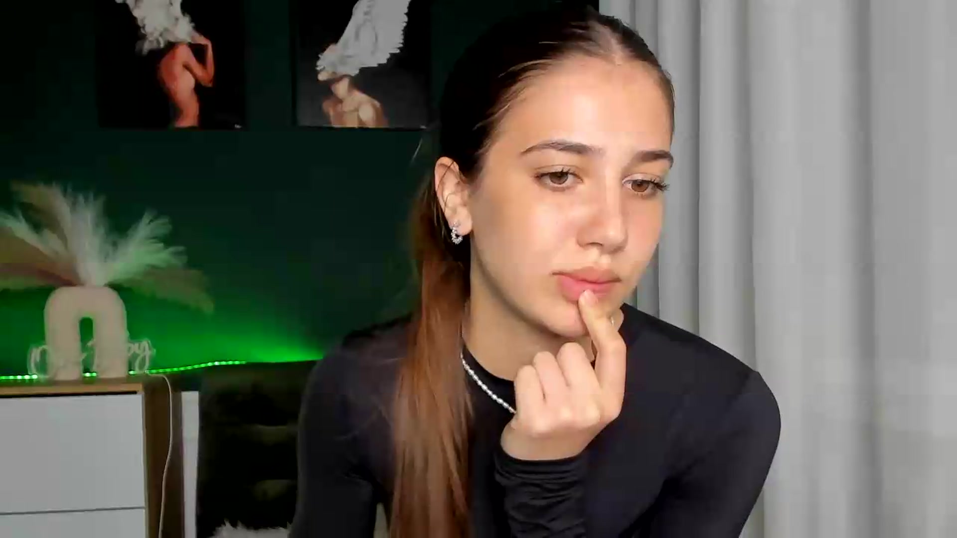 Gallery image thumbnail from AlexaPirs's myfreecams stream on, 05/29/2026, 17:01 image 10 of 20