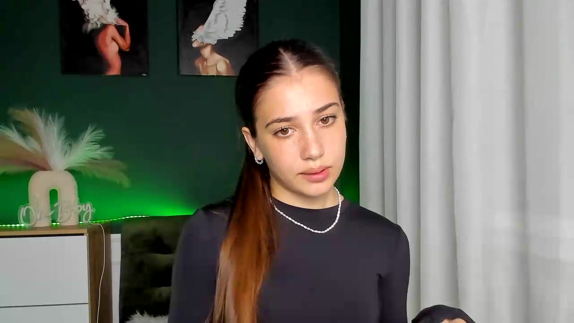 Gallery image thumbnail from AlexaPirs's myfreecams stream on, 05/29/2026, 17:01 image 4 of 20