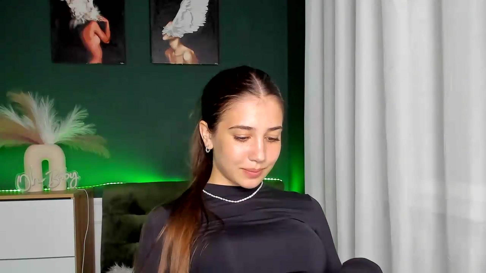 Gallery image thumbnail from AlexaPirs's myfreecams stream on, 05/29/2026, 17:01 image 18 of 20