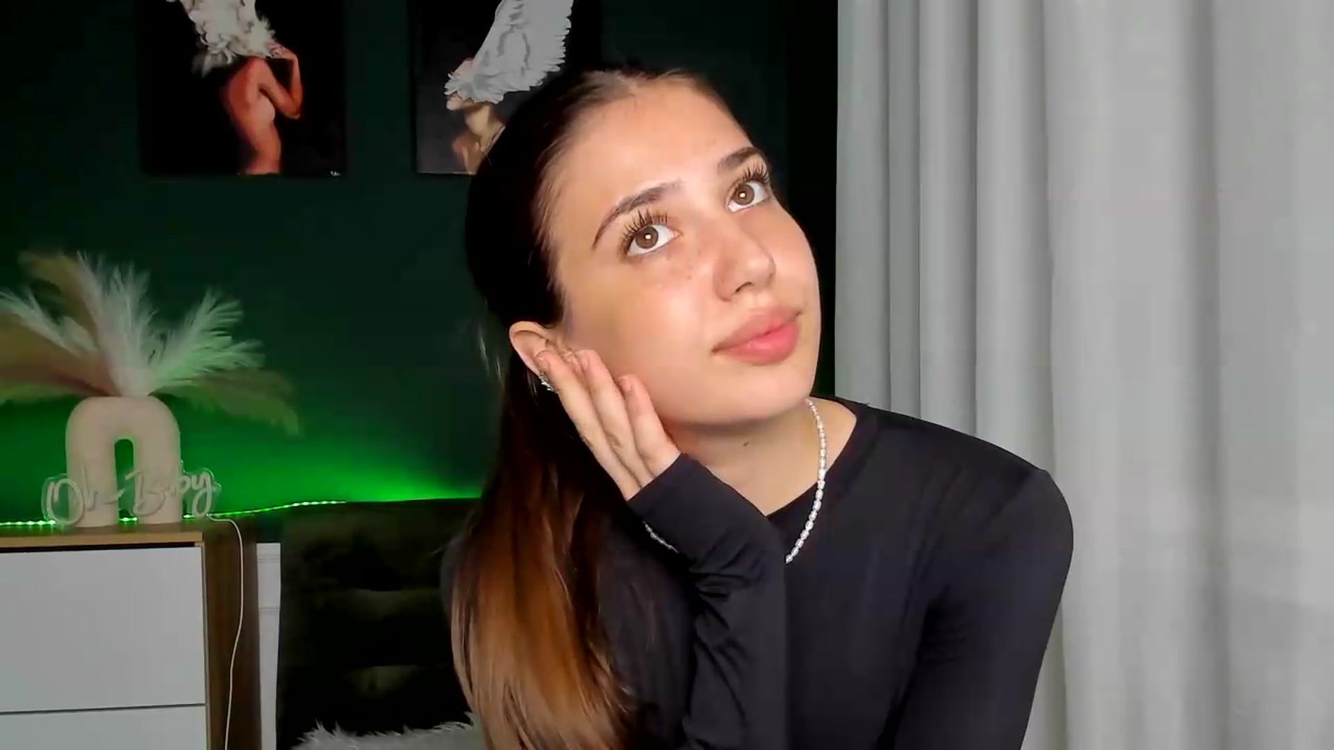 Gallery image thumbnail from AlexaPirs's myfreecams stream on, 05/29/2026, 17:01 image 6 of 20