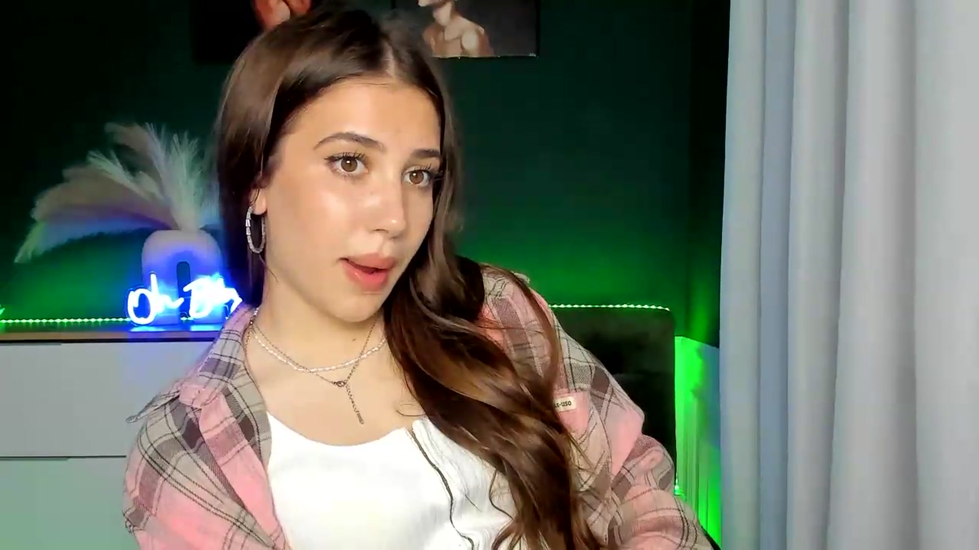 Gallery image thumbnail from AlexaPirs's myfreecams stream on, 06/01/2026, 13:49 image 20 of 20