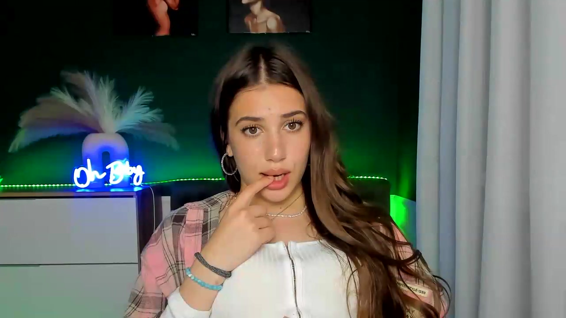 Gallery image thumbnail from AlexaPirs's myfreecams stream on, 06/01/2026, 13:49 image 18 of 20