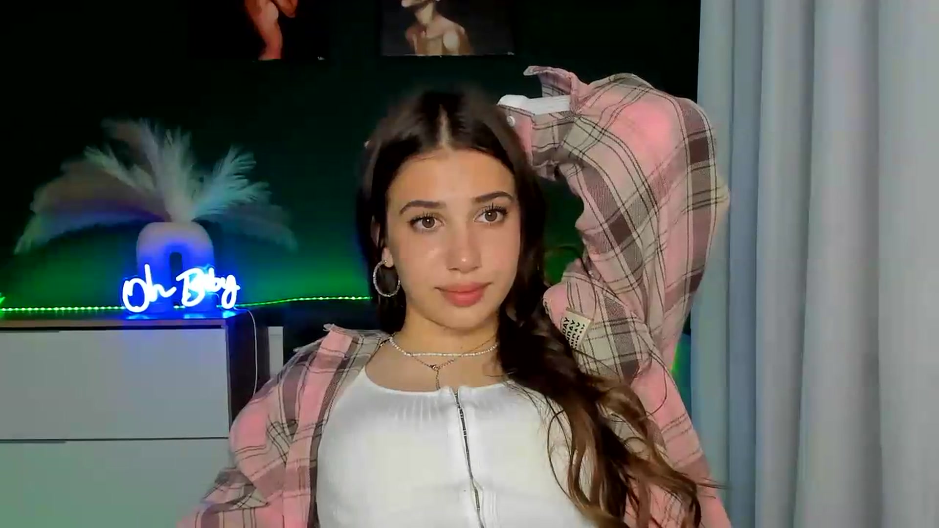 Gallery image thumbnail from AlexaPirs's myfreecams stream on, 06/01/2026, 13:49 image 19 of 20