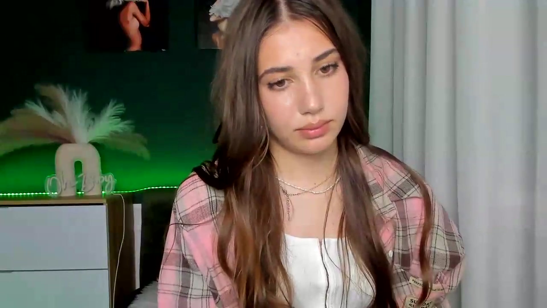Gallery image thumbnail from AlexaPirs's myfreecams stream on, 06/01/2026, 16:36 image 16 of 20