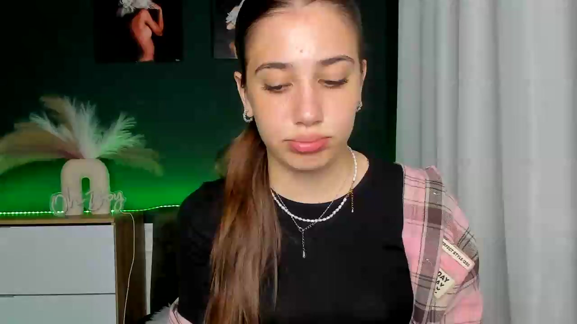 Gallery image thumbnail from AlexaPirs's myfreecams stream on, 06/02/2026, 14:12 image 5 of 20