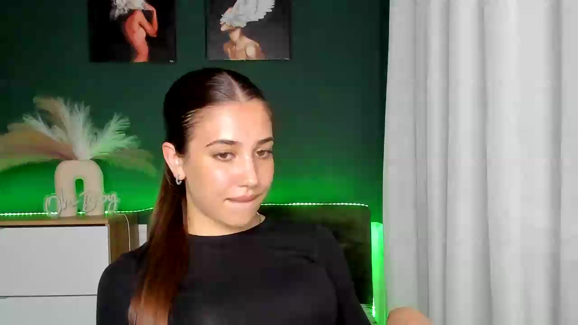 Gallery image thumbnail from AlexaPirs's myfreecams stream on, 06/02/2026, 14:58 image 15 of 20