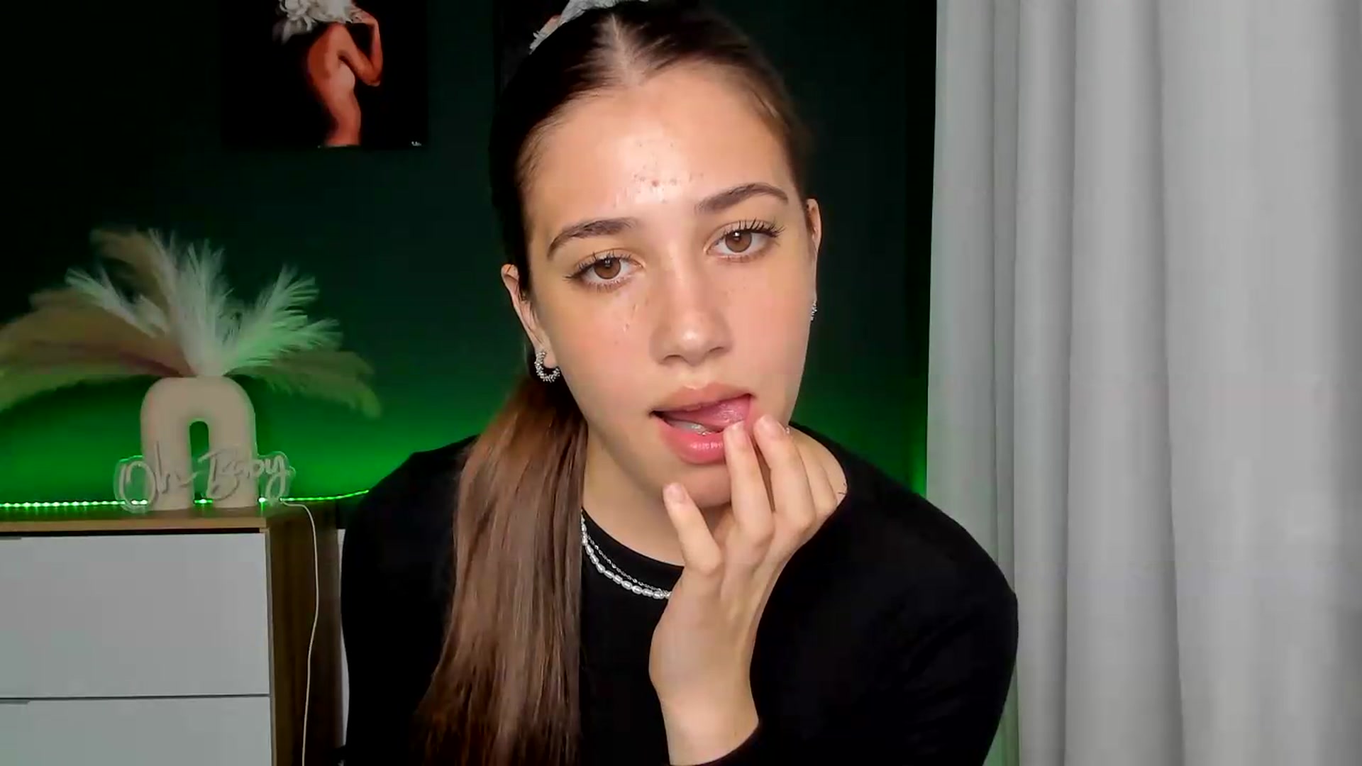 Gallery image thumbnail from AlexaPirs's myfreecams stream on, 06/02/2026, 15:35 image 8 of 20