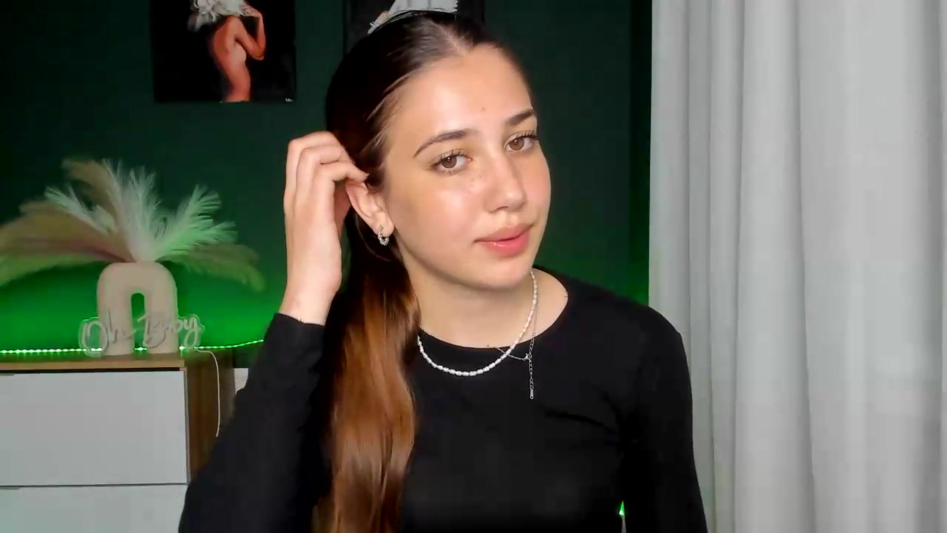 Gallery image thumbnail from AlexaPirs's myfreecams stream on, 06/02/2026, 16:22 image 17 of 20