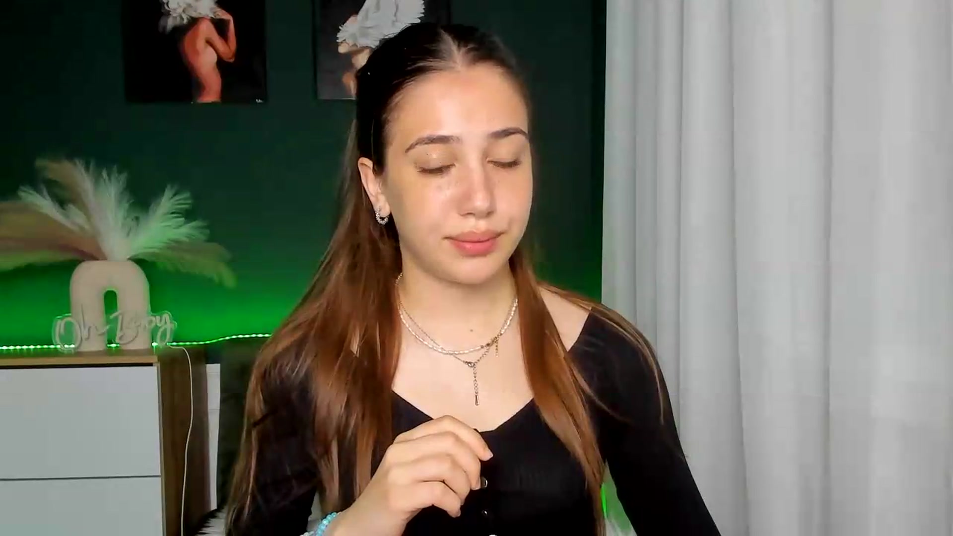 Gallery image thumbnail from AlexaPirs's myfreecams stream on, 06/03/2026, 16:30 image 20 of 20