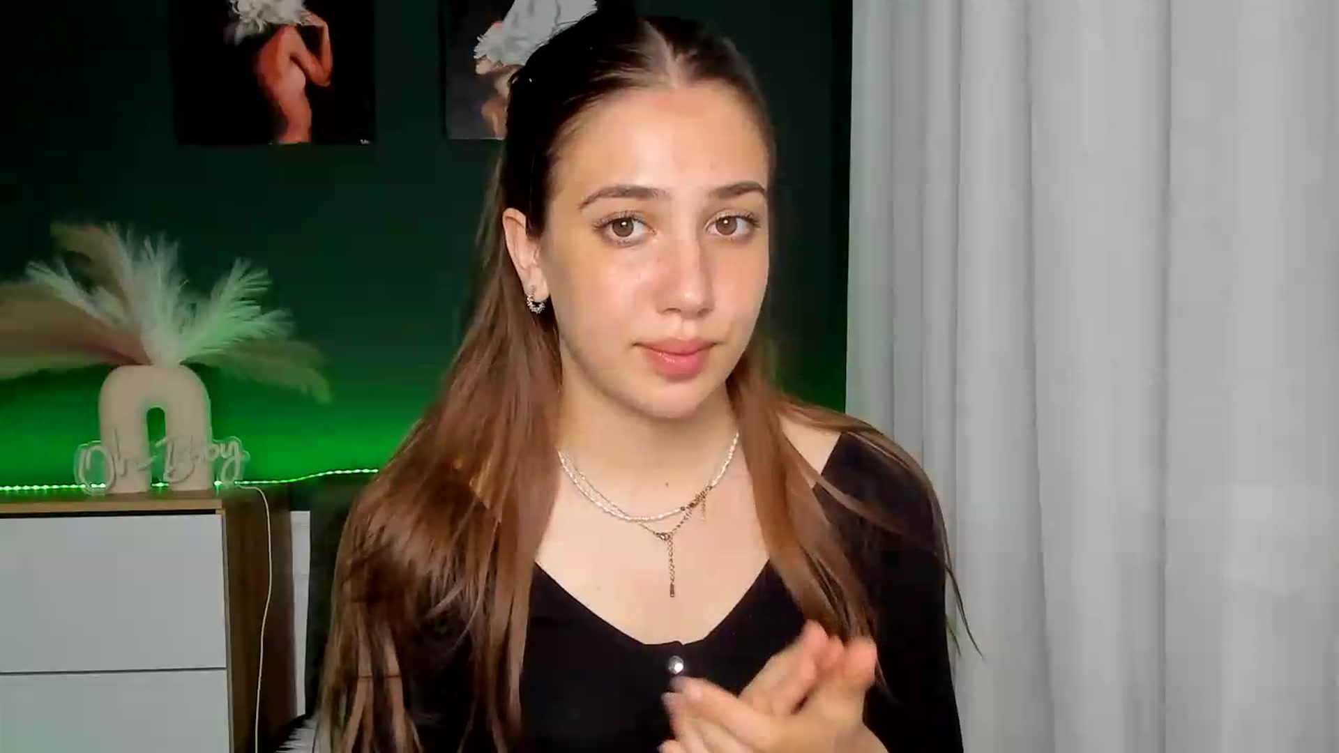 Gallery image thumbnail from AlexaPirs's myfreecams stream on, 06/03/2026, 16:30 image 16 of 20