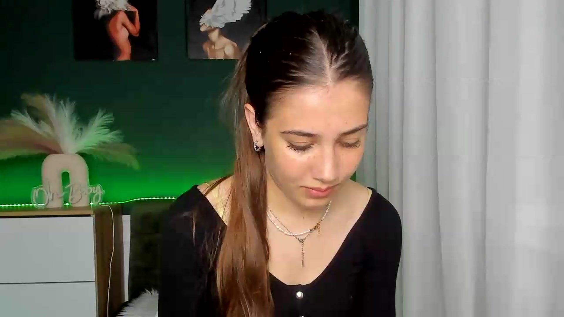 Gallery image thumbnail from AlexaPirs's myfreecams stream on, 06/03/2026, 16:30 image 12 of 20