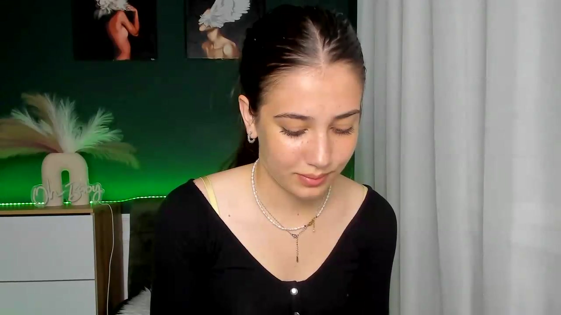 Gallery image thumbnail from AlexaPirs's myfreecams stream on, 06/03/2026, 16:30 image 3 of 20