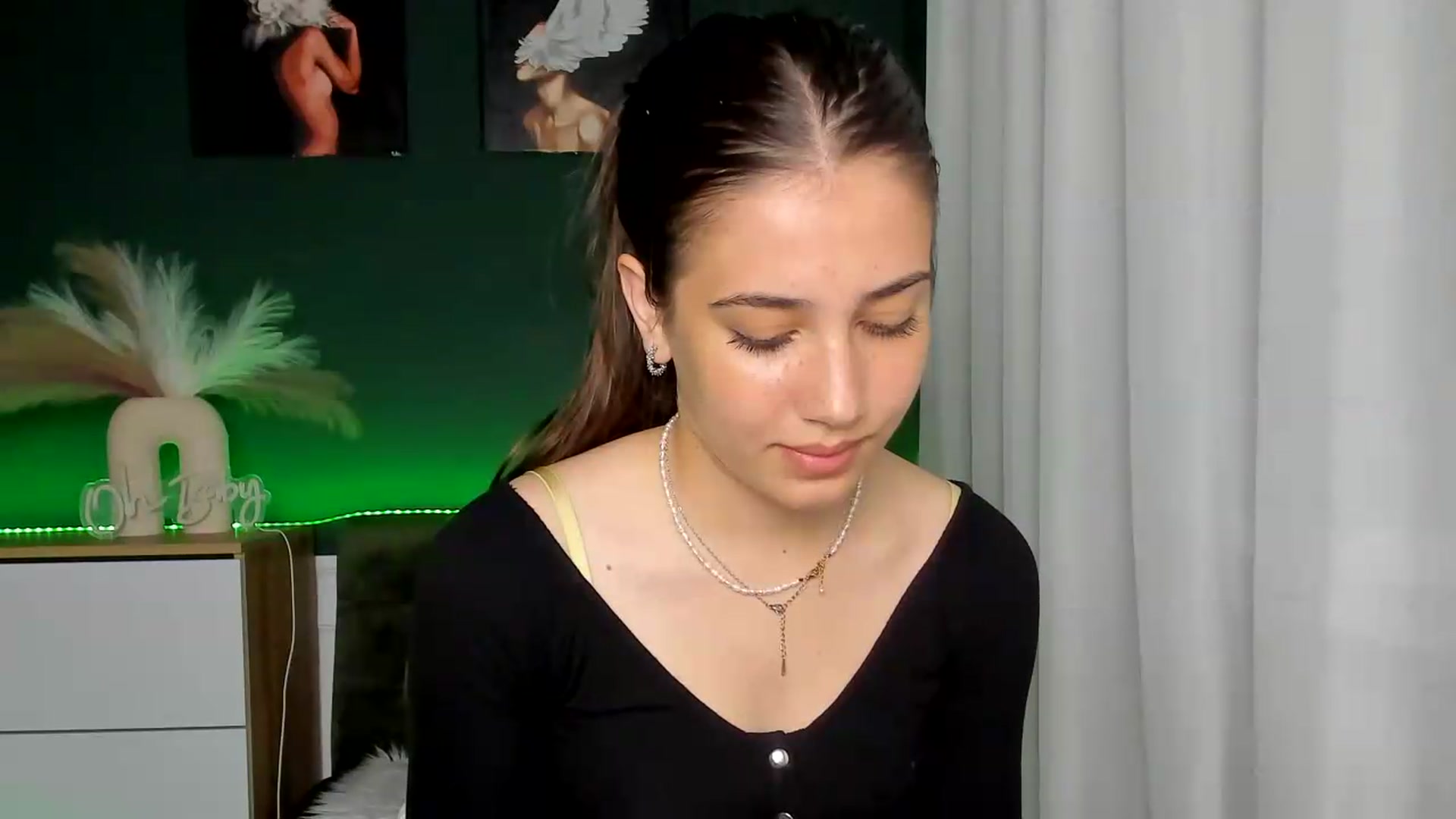 Gallery image thumbnail from AlexaPirs's myfreecams stream on, 06/03/2026, 16:30 image 7 of 20