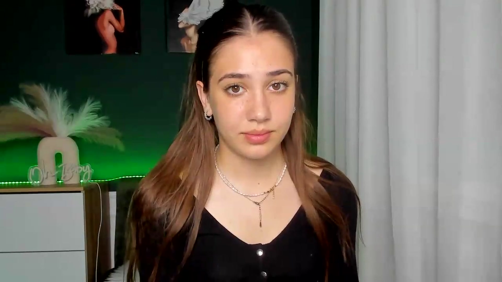 Gallery image thumbnail from AlexaPirs's myfreecams stream on, 06/03/2026, 16:30 image 15 of 20