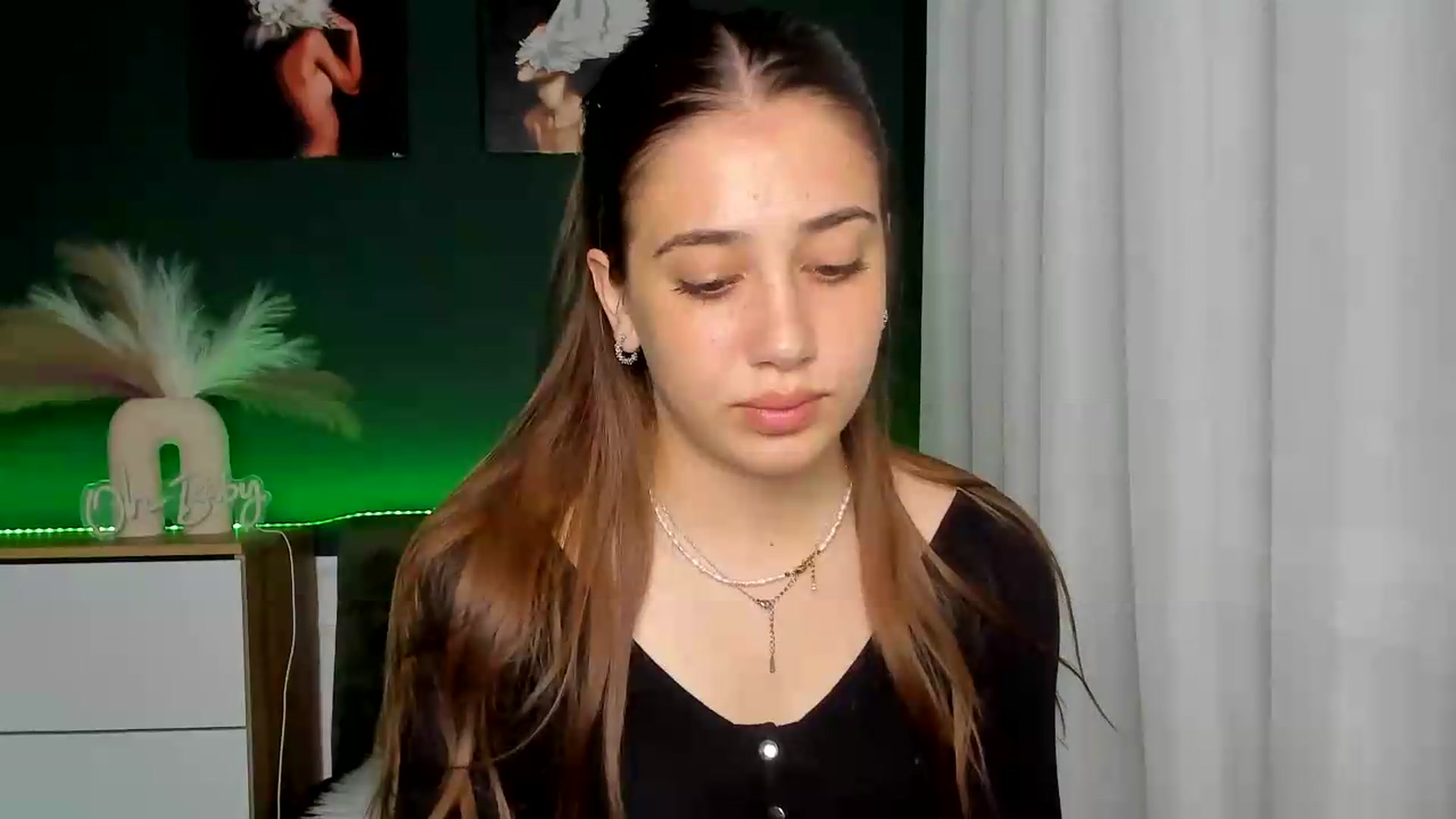 Gallery image thumbnail from AlexaPirs's myfreecams stream on, 06/03/2026, 16:30 image 17 of 20