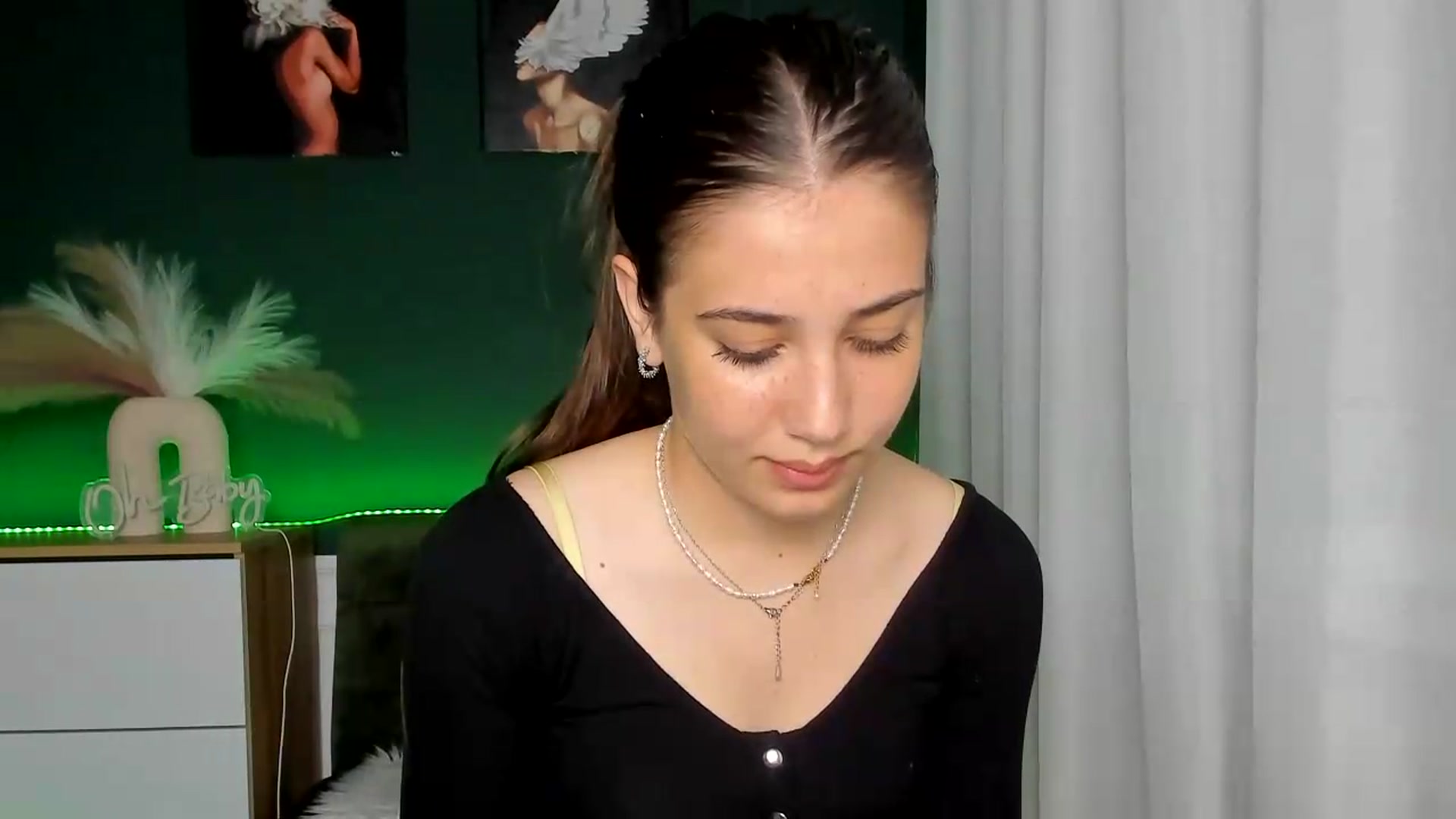 Gallery image thumbnail from AlexaPirs's myfreecams stream on, 06/03/2026, 16:30 image 6 of 20